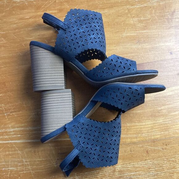 Maurices Emilia Perforated Cutout Block Black Sandals Glitter Sparkle Size 6.5 - Picture 4 of 7